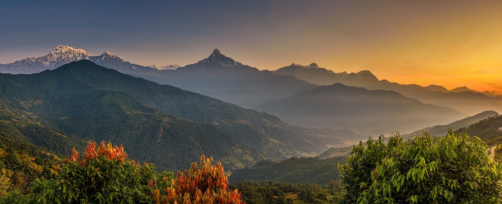 Gebirge in der Annapurna Region am Sonnenuntergang