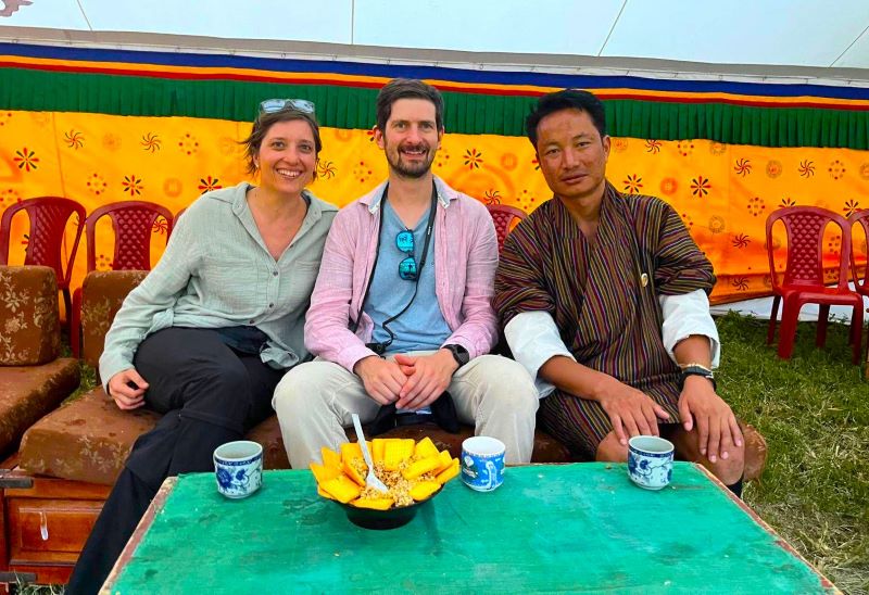 Buttertee trinken in Bhutan mit Guide von geoDiscovery Tours 